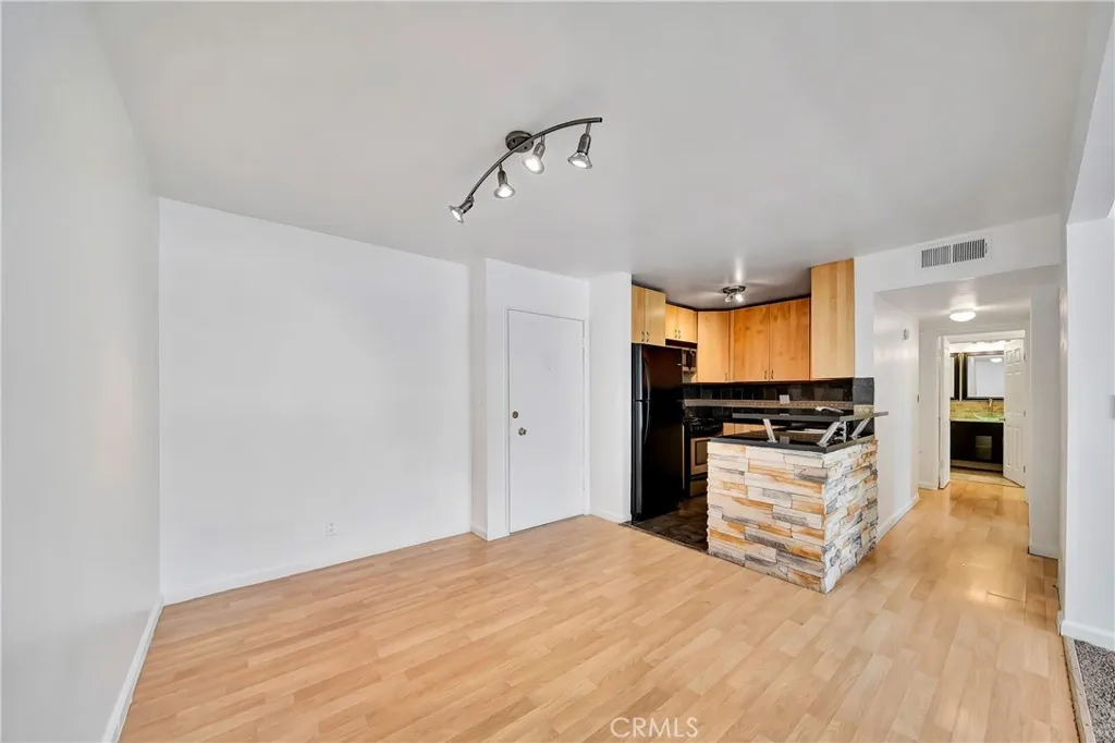 Additional image 6 of 18620 Hatteras Street Unit 247, Tarzana, CA 91356