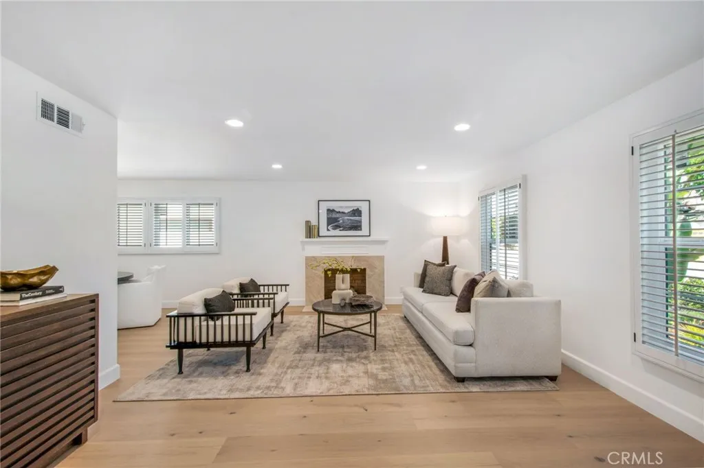 Additional image 20 of 305 Robinhood Ln, Costa Mesa, CA 92627