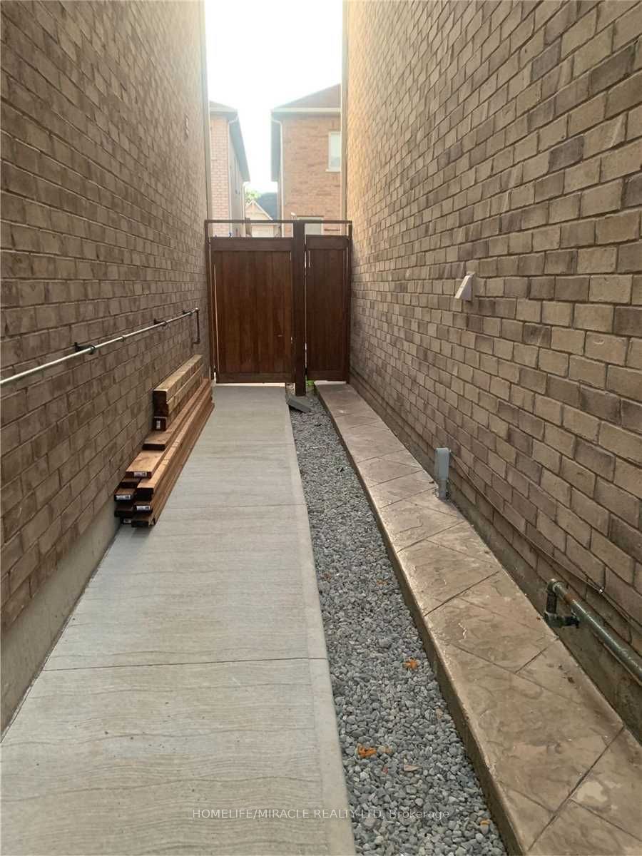 Additional image 4 of 12 Bilby Street, Brampton, ON, L7A 4K3