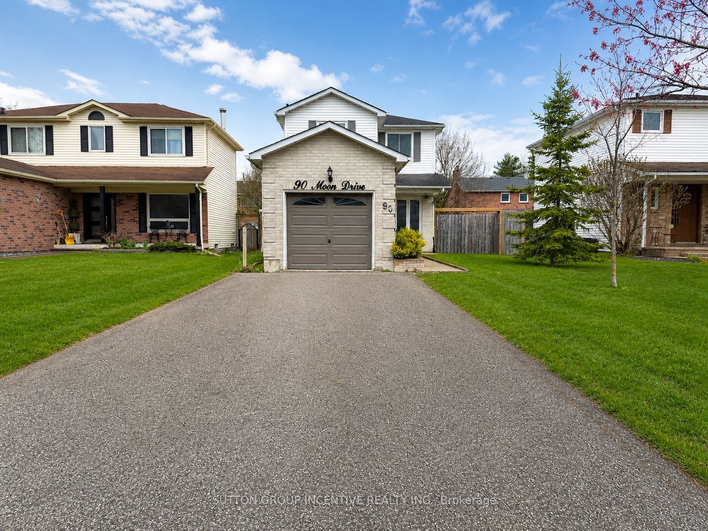 90 Moon Drive, Barrie, ON, L4N 7G9