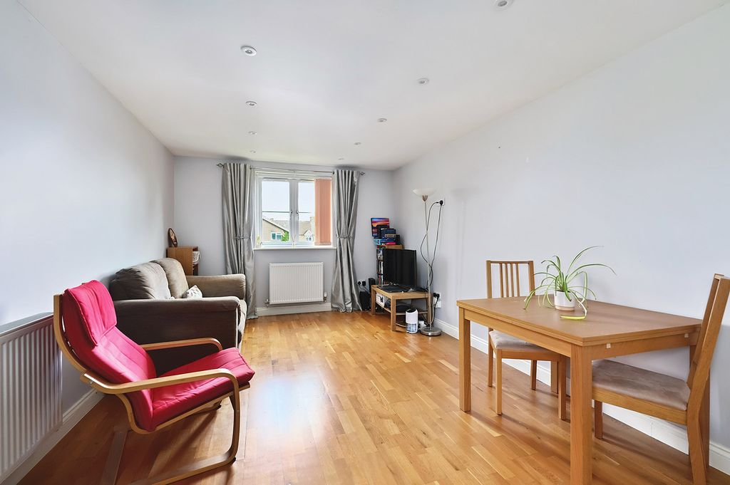 Additional image 3 of 2 bed flat for saleSomerset Road, Farnborough GU14