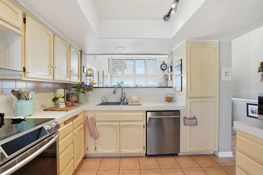 Additional image 16 of 1051 Freedom Court, Del Mar, CA 92014