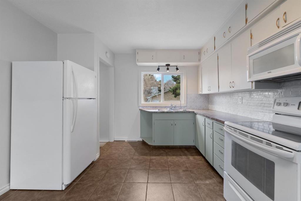 Additional image 6 of 5228 47 Street, Camrose, AB, T4V 1K4