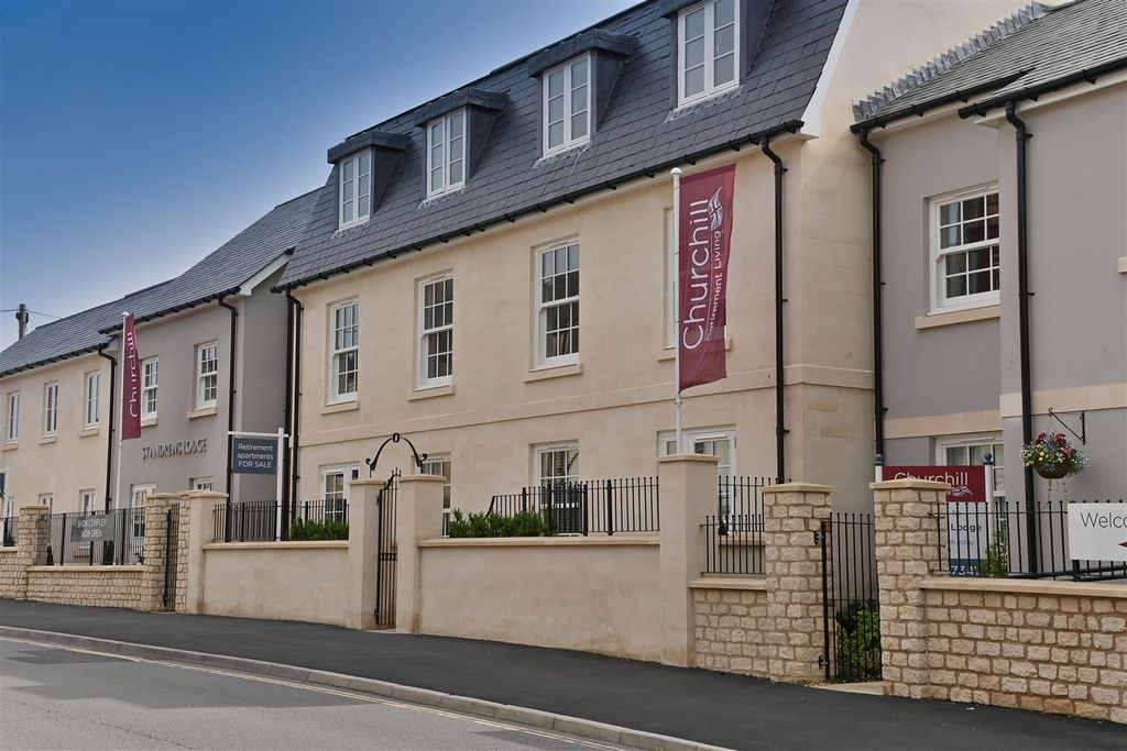 2 bed flat for saleSt Andrew’S Lodge, The Causeway SN15