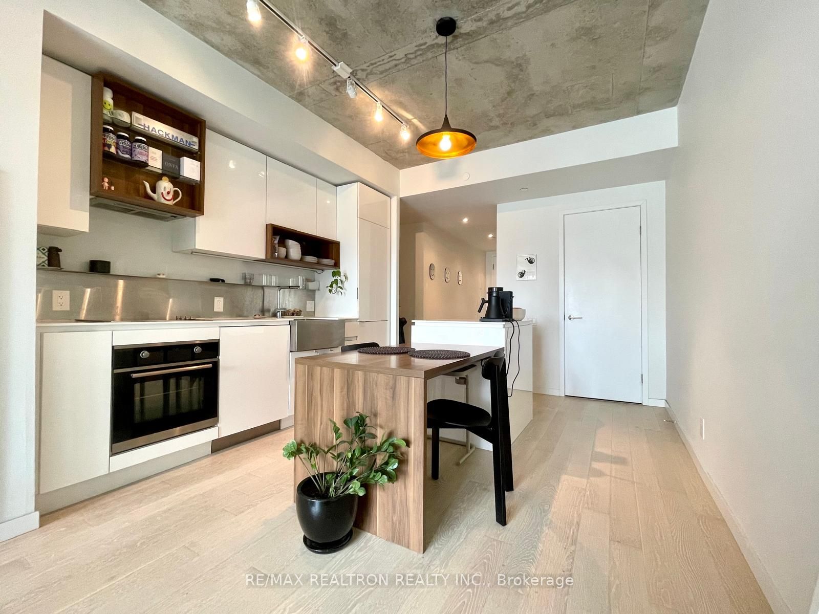 420-383 Sorauren Avenue, Toronto, ON, M6R 0A4