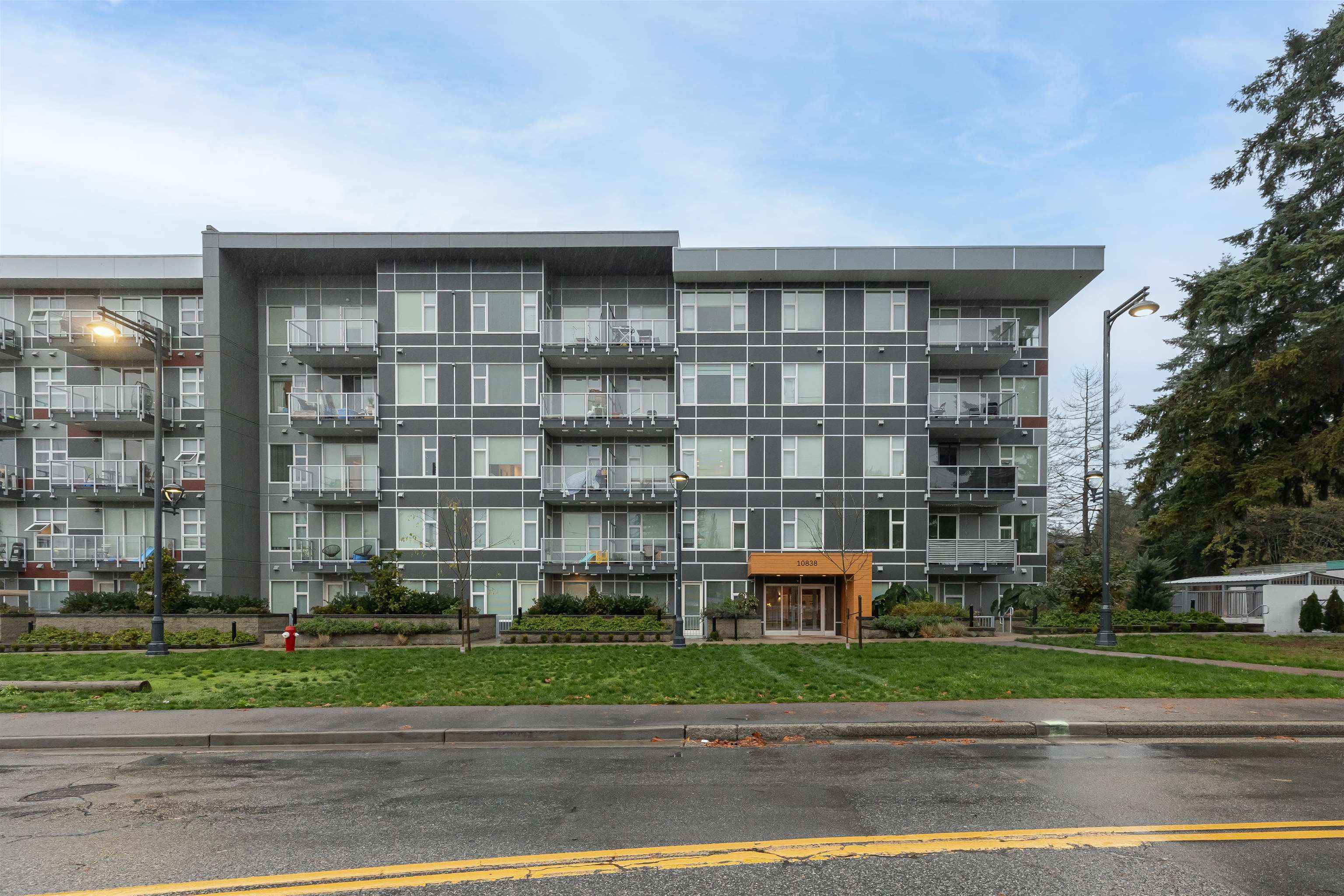 406-10838 Whalley Boulevard, Surrey, BC, V3R 0G8