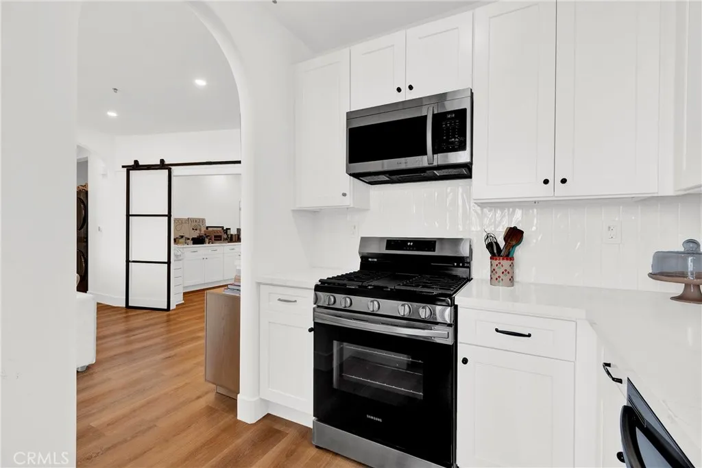 Additional image 12 of 4830 Elmwood Avenue Unit 302, Los Angeles, CA 90004