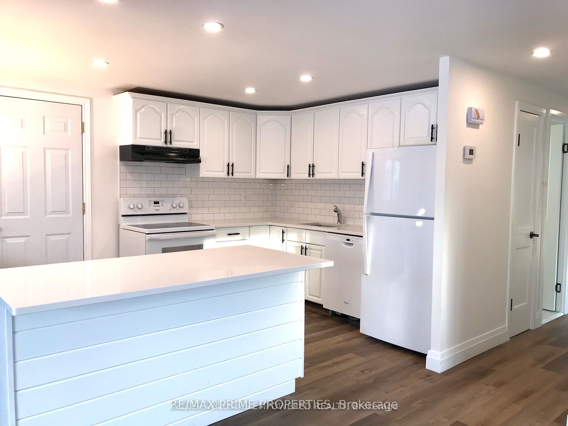 Additional image 3 of Main Floor-697 Downview Crescent, Oshawa, ON, L1H 7W4