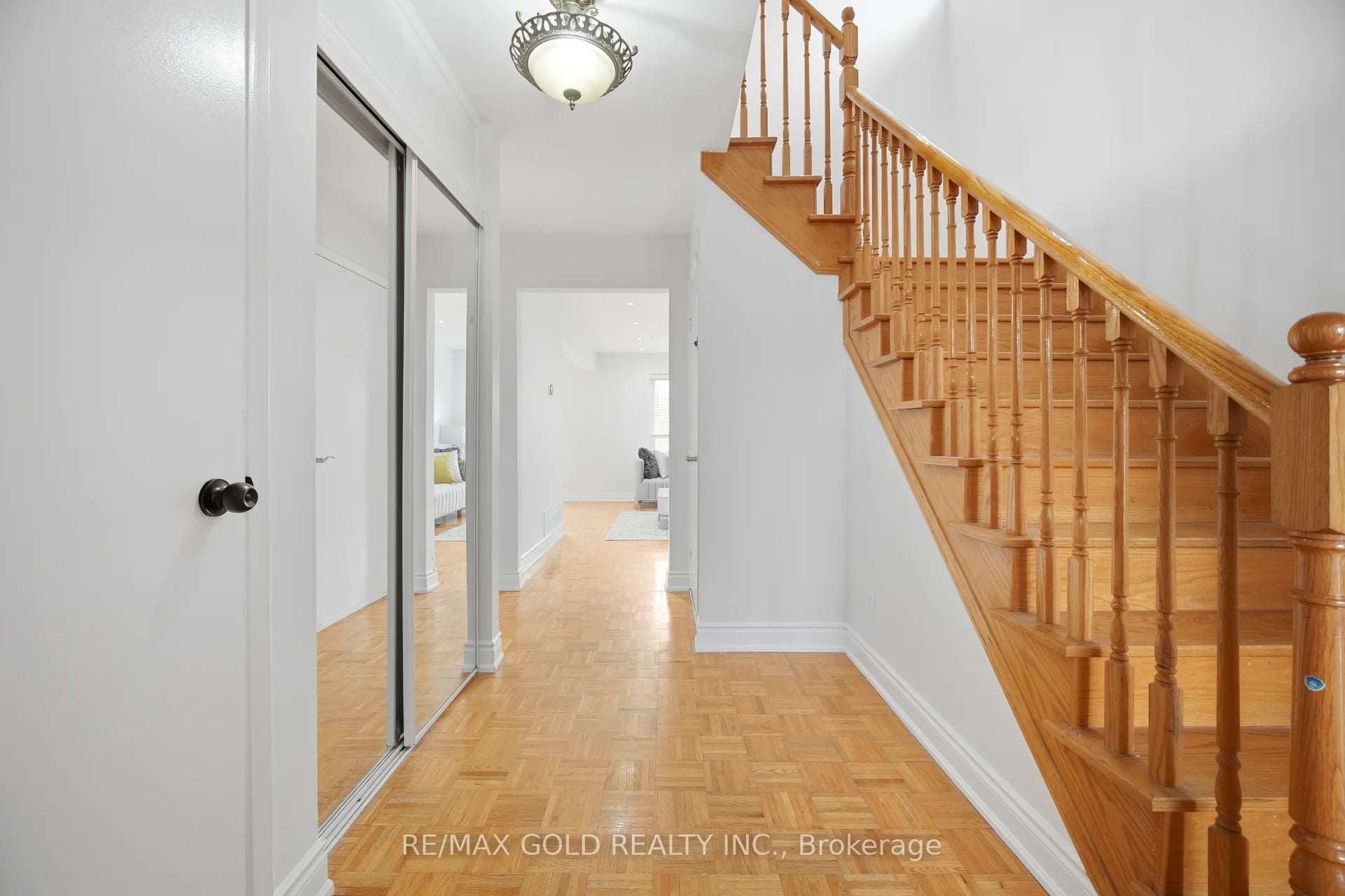 18 Mcgraw Avenue, Brampton, ON, L6X 3M4 photo 3
