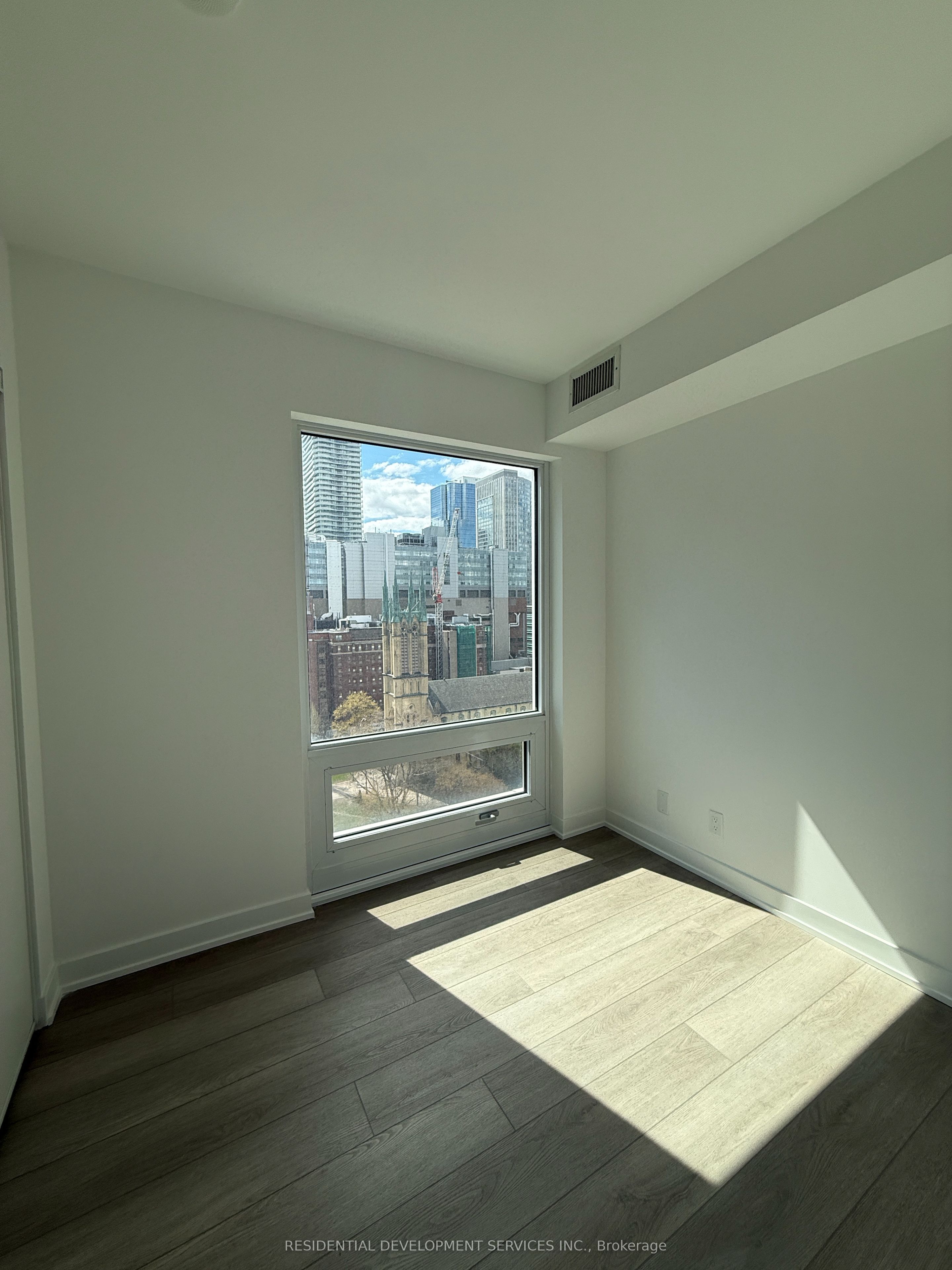 Additional image 6 of 1510-88 Queen Street, Toronto, ON, M5C 0B6