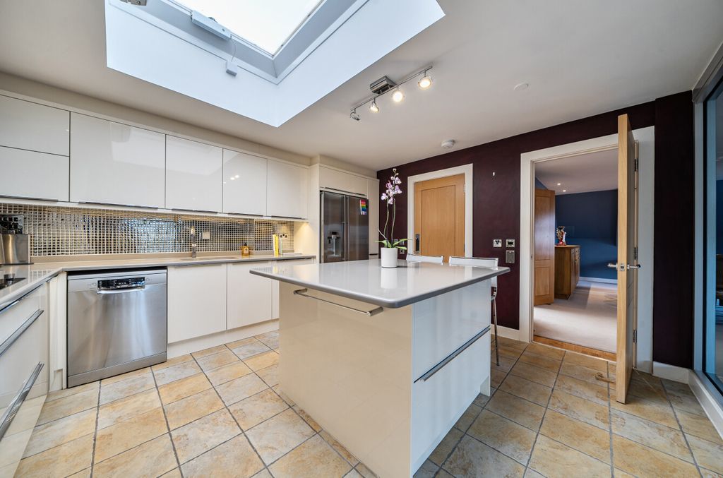 Additional image 8 of 5 bed flat for saleSovereign House, Royal Parade, Chislehurst, Kent BR7