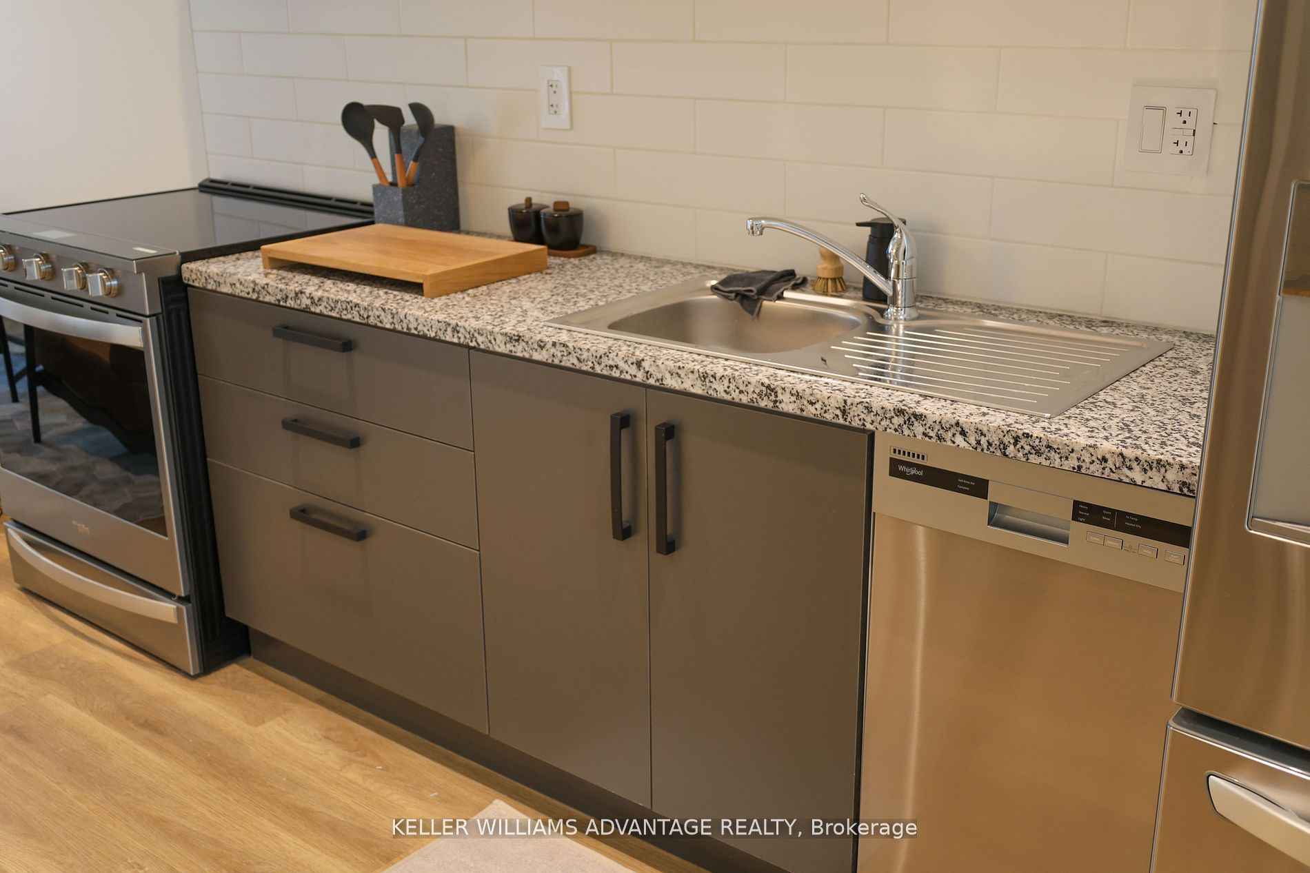 Additional image 3 of Unit 4-12 Batavia Avenue, Toronto, ON, M6N 4A2