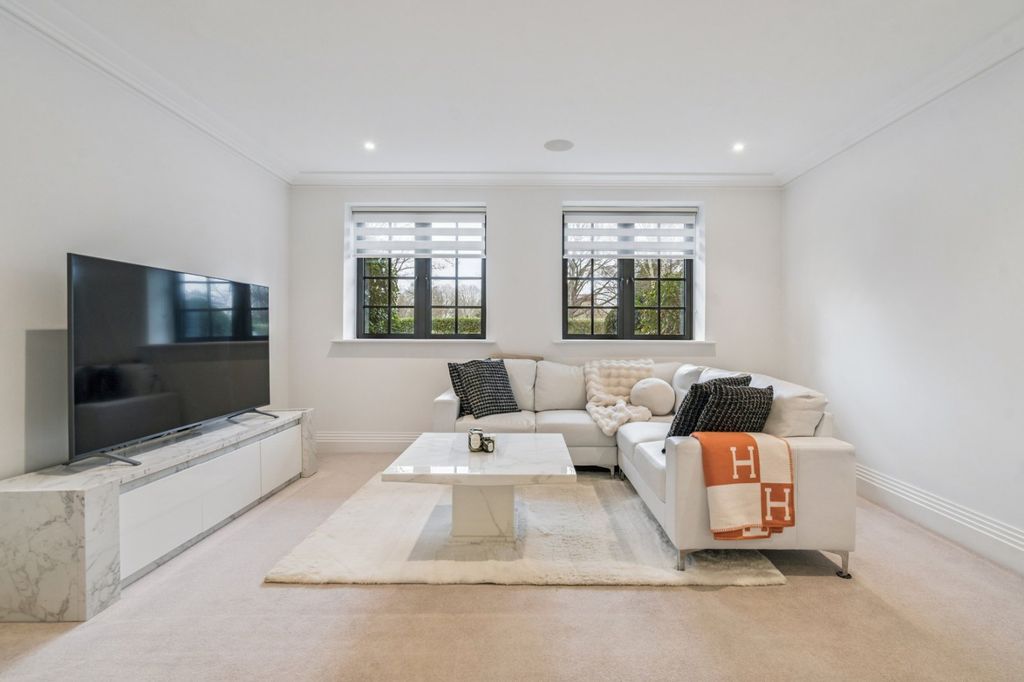 Additional image 6 of 2 bed flat for saleGlen Island, Taplow, Maidenhead, Buckinghamshire SL6