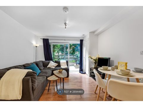 Carteret Way, London SE8
