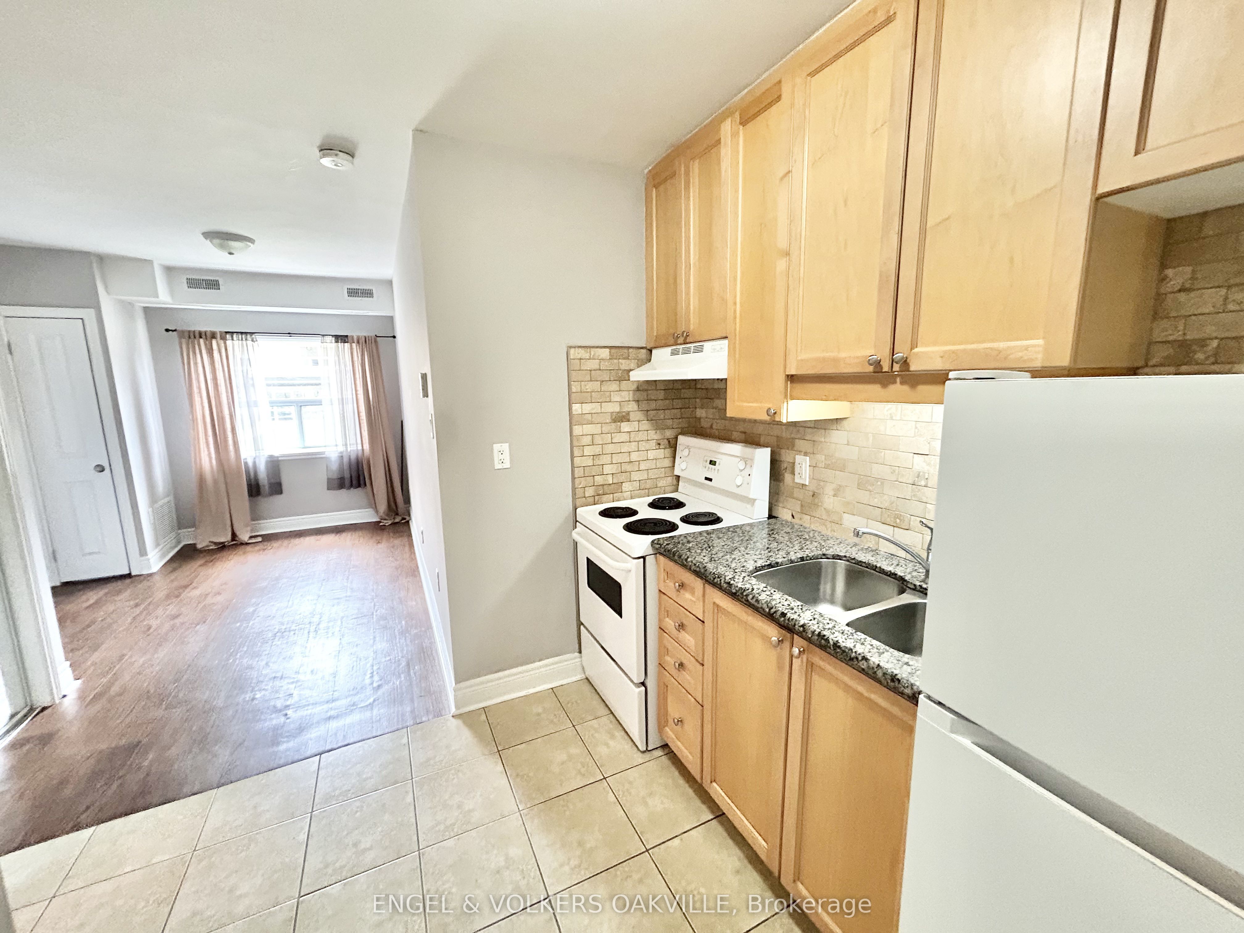 Additional image 2 of 109-15 Thirty Third Street, Toronto, ON, M8W 3G7