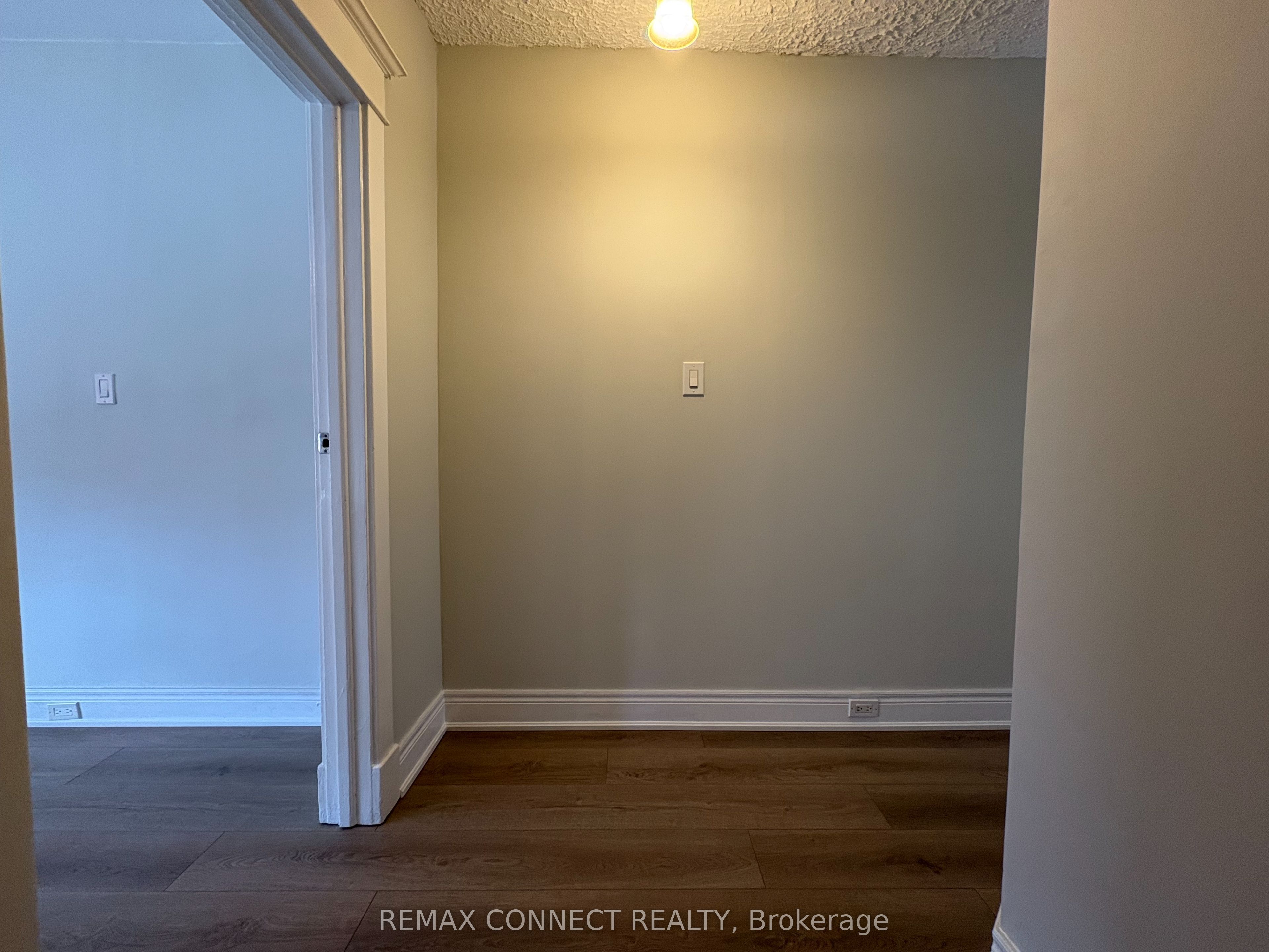 Additional image 3 of Upper-847 Pape Avenue, Toronto, ON, M4K 3T7