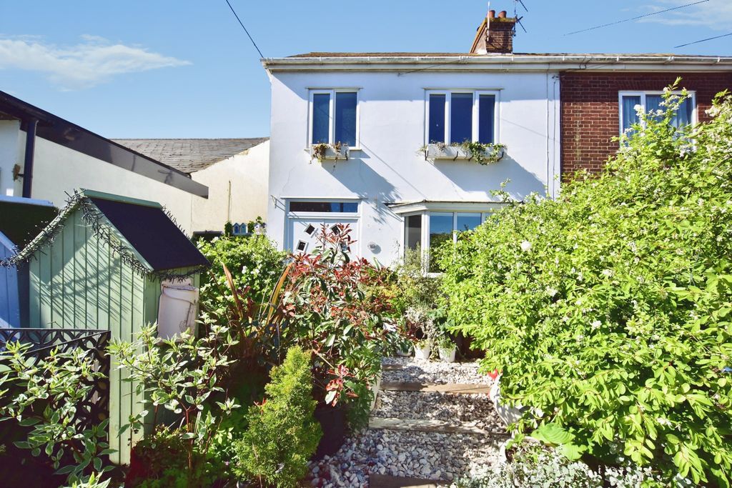 3 bed semi-detached house for saleWards Hill Road, Minster-On-Sea, Sheerness ME12