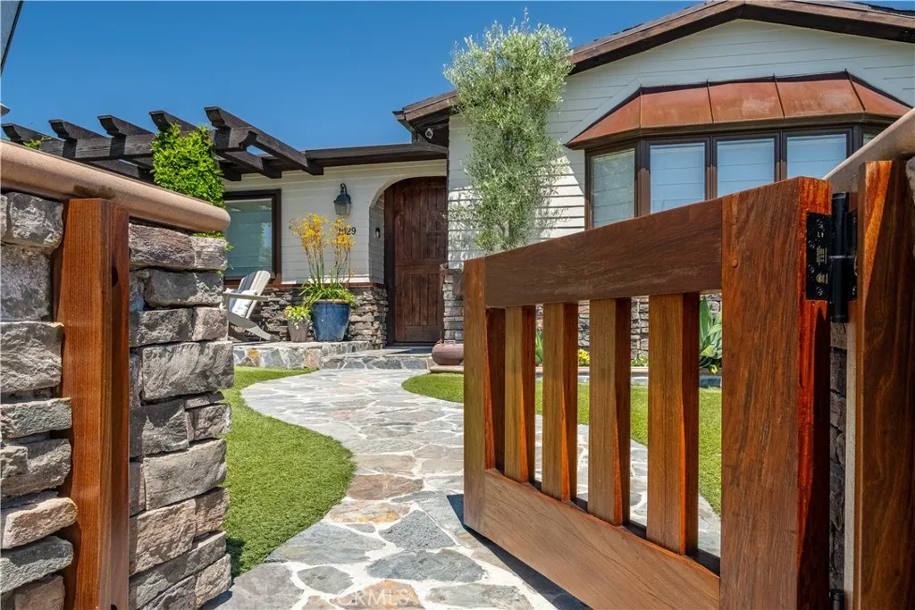 1029 E Acacia Ave, El Segundo, CA 90245