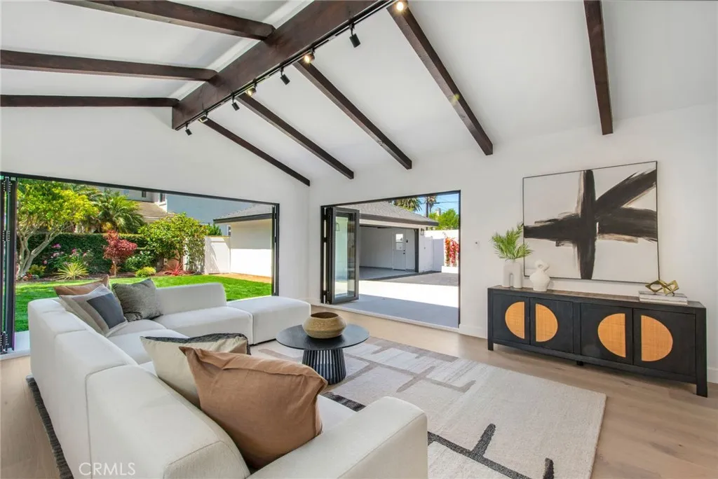 Additional image 68 of 305 Robinhood Ln, Costa Mesa, CA 92627