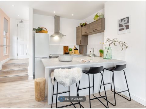 Pendlebury, Manchester M27