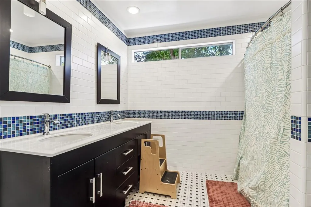 Additional image 64 of 18937 Sylvan Street, Tarzana, CA 91335