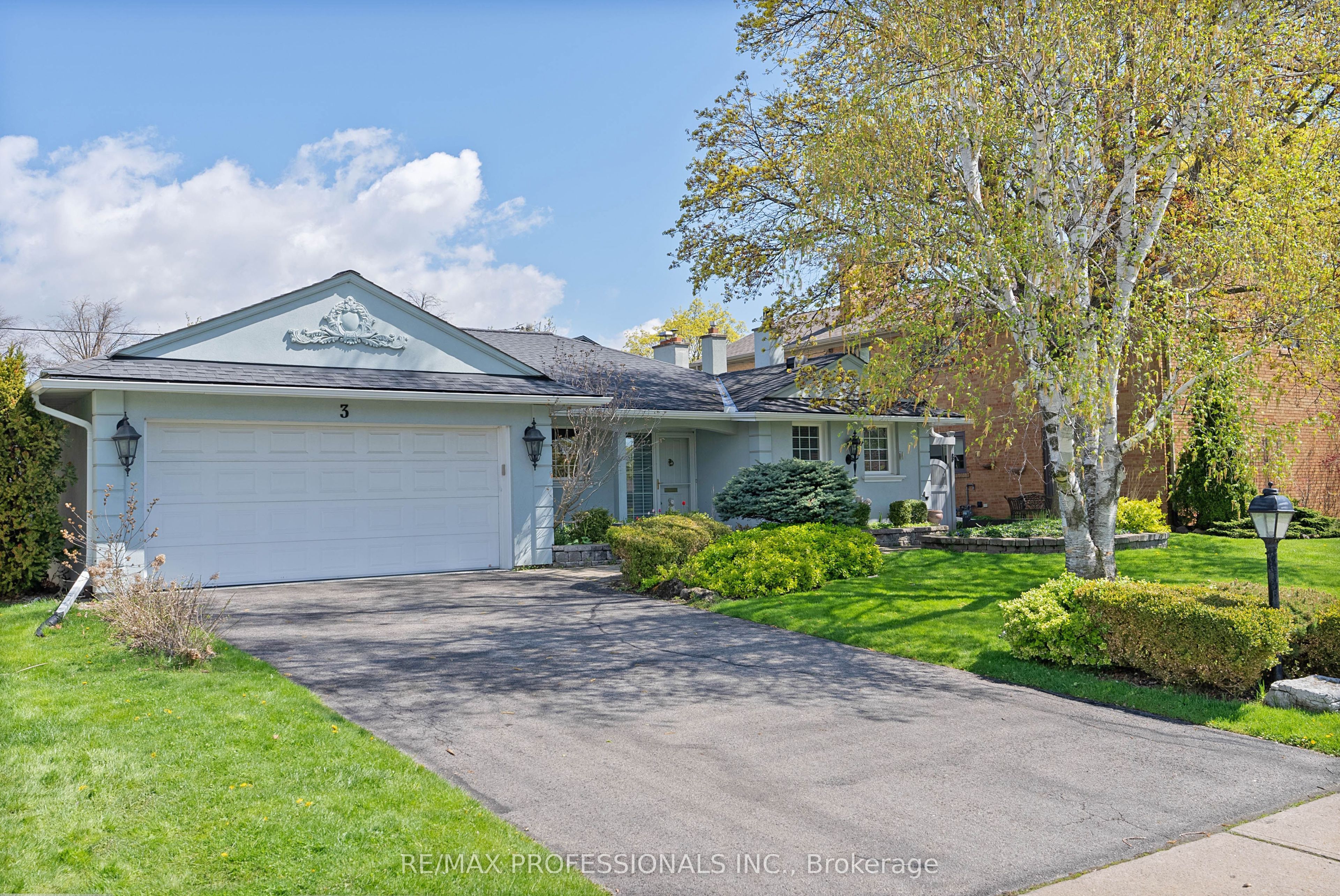 3 Conifer Drive, Toronto, ON, M9C 1X3