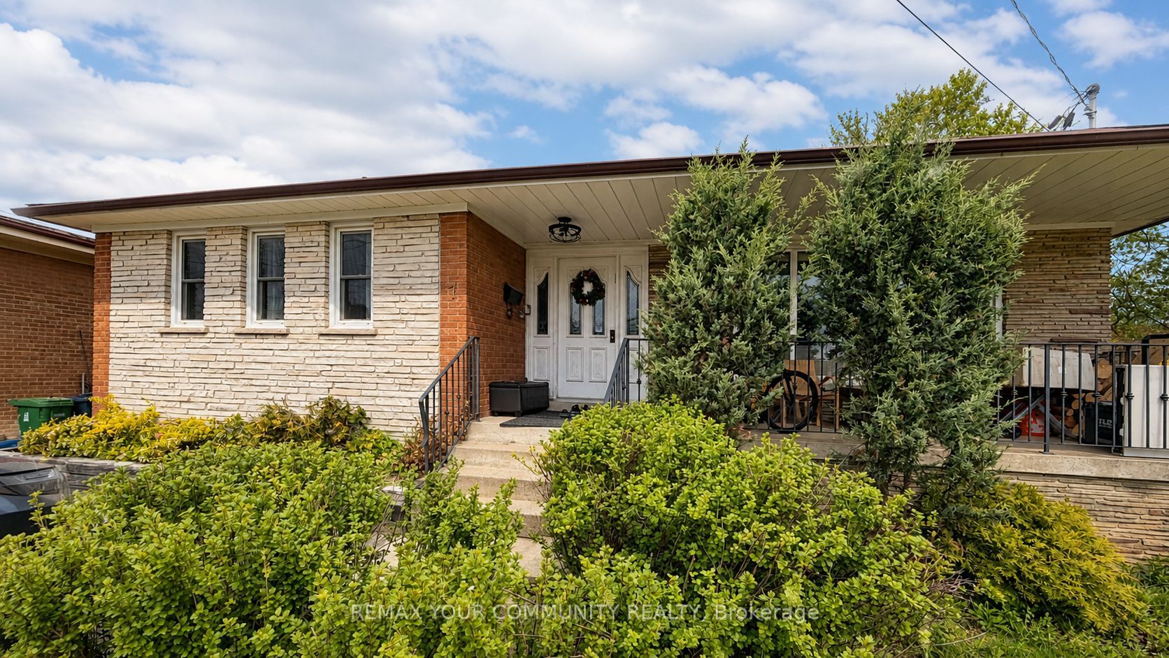 Main-7 Digby Court, Toronto, ON, M2R 2X5