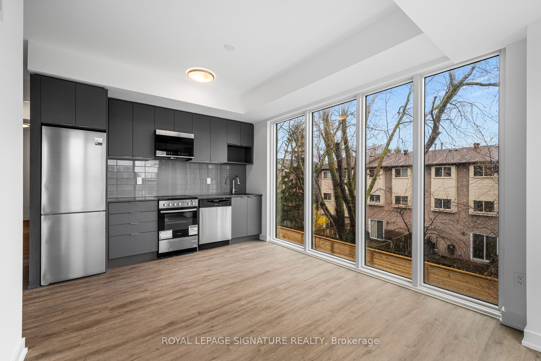 211-4569 Kingston Road, Toronto, ON, M1E 3S4