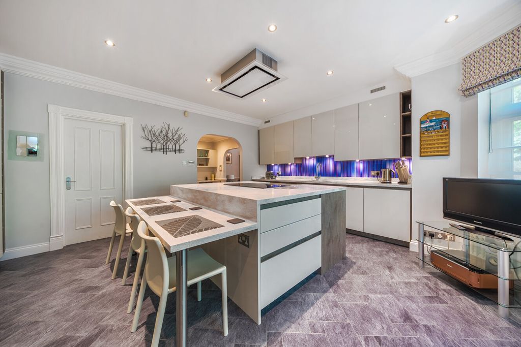 Additional image 13 of 2 bed flat for saleKemnal Road, Chislehurst BR7