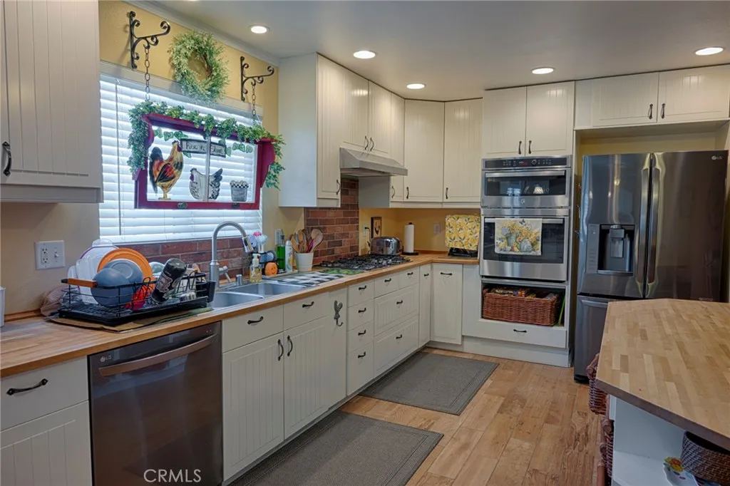 Additional image 3 of 19802 Steinway St, Canyon Country, CA 91351