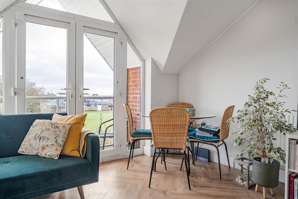 Additional image 5 of 2 bed flat for saleAshgrove Court, Bath Road, Maidenhead SL6
