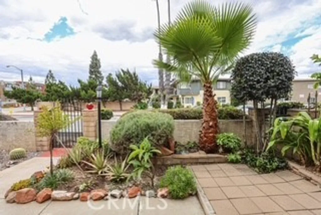 Additional image 2 of 1671 E Kingsley Ave Unit B, Pomona, CA 91767