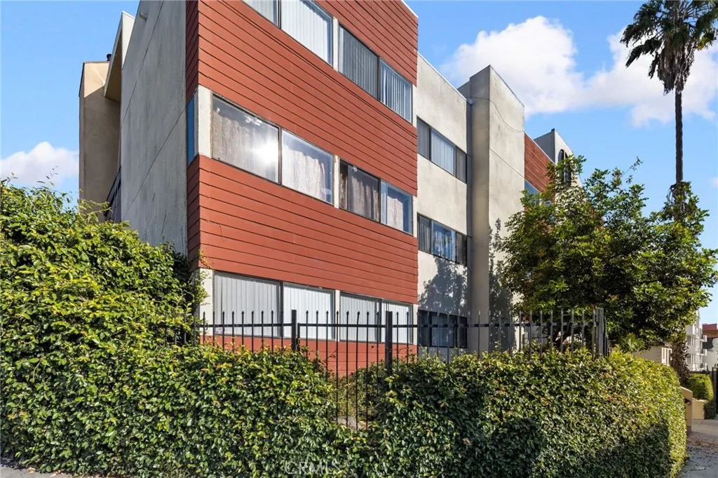 Additional image 60 of 300 S Reno Street Unit 303, Los Angeles, CA 90057