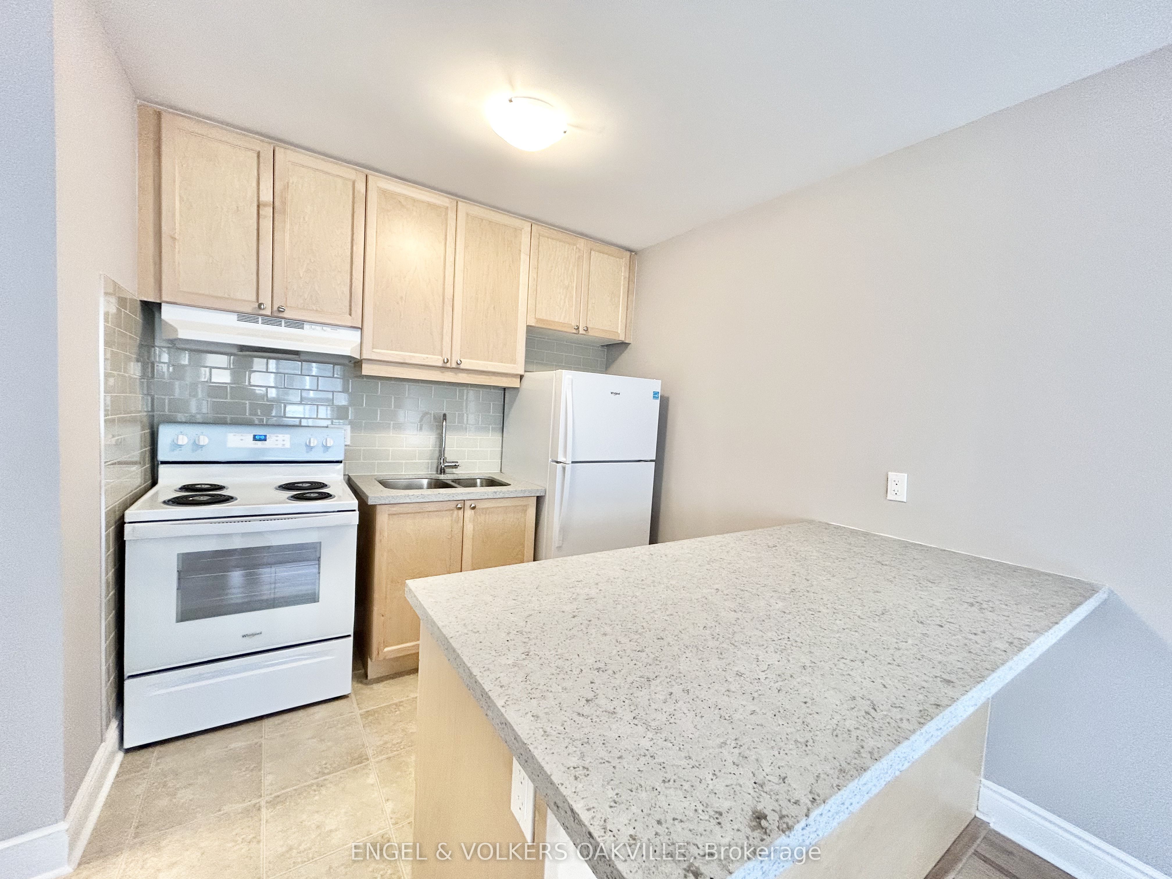 4-100 Twenty Fifth Street, Toronto, ON, M8V 3P9