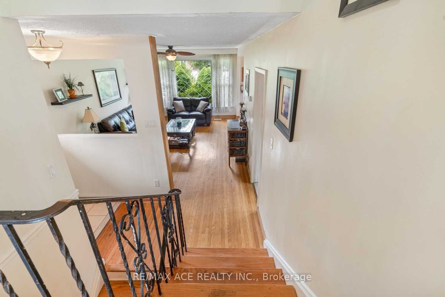 Additional image 4 of Main-27 Oakridge Drive, Toronto, ON, M1M 2A5