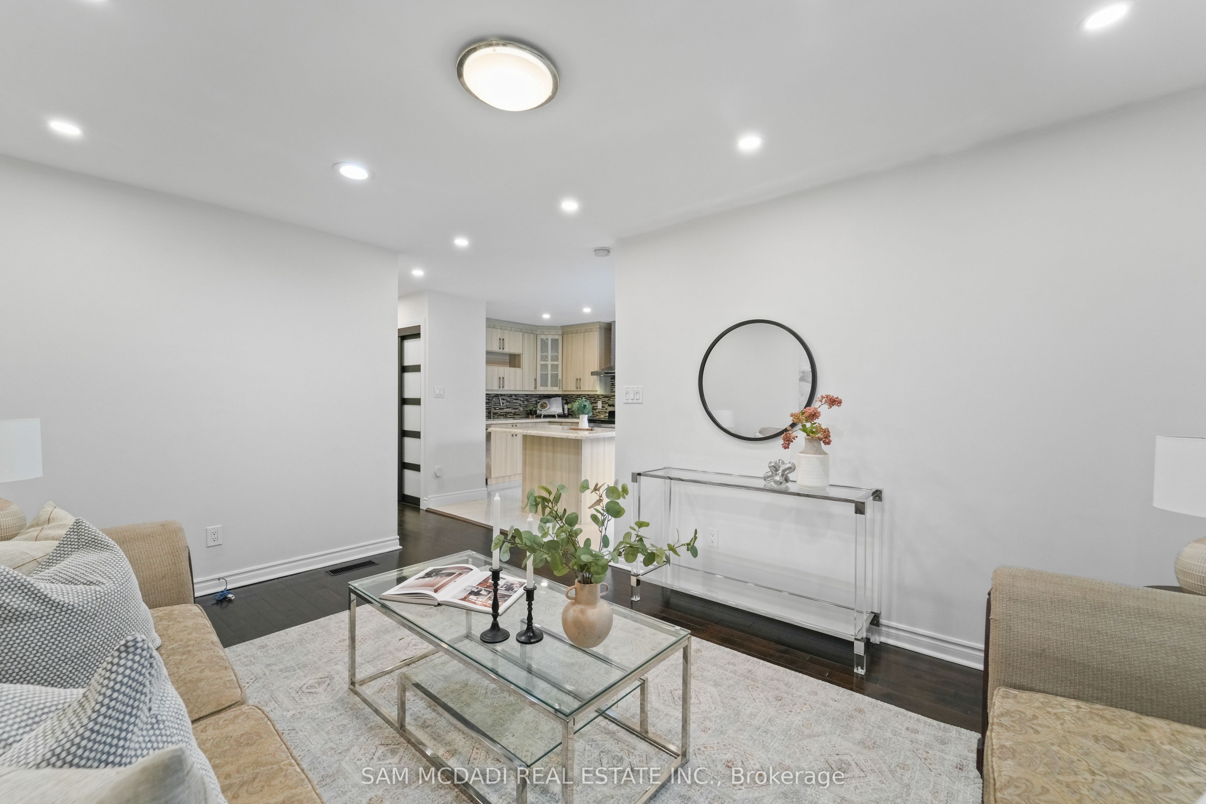 Additional image 5 of 19 Shalom Crescent, Toronto, ON, M9V 4J3