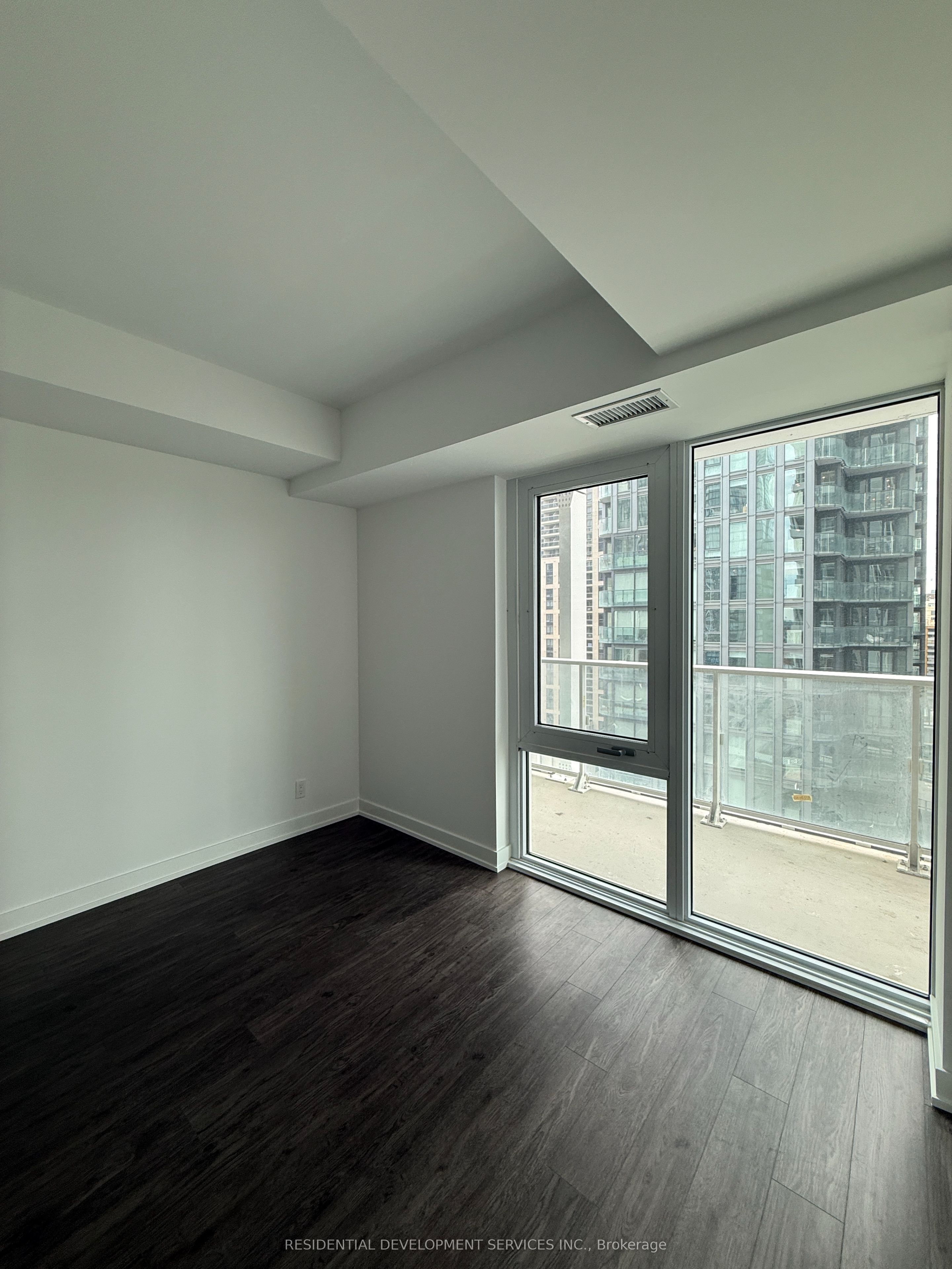Additional image 5 of 1512-88 Queen Street, Toronto, ON, M5C 0B6
