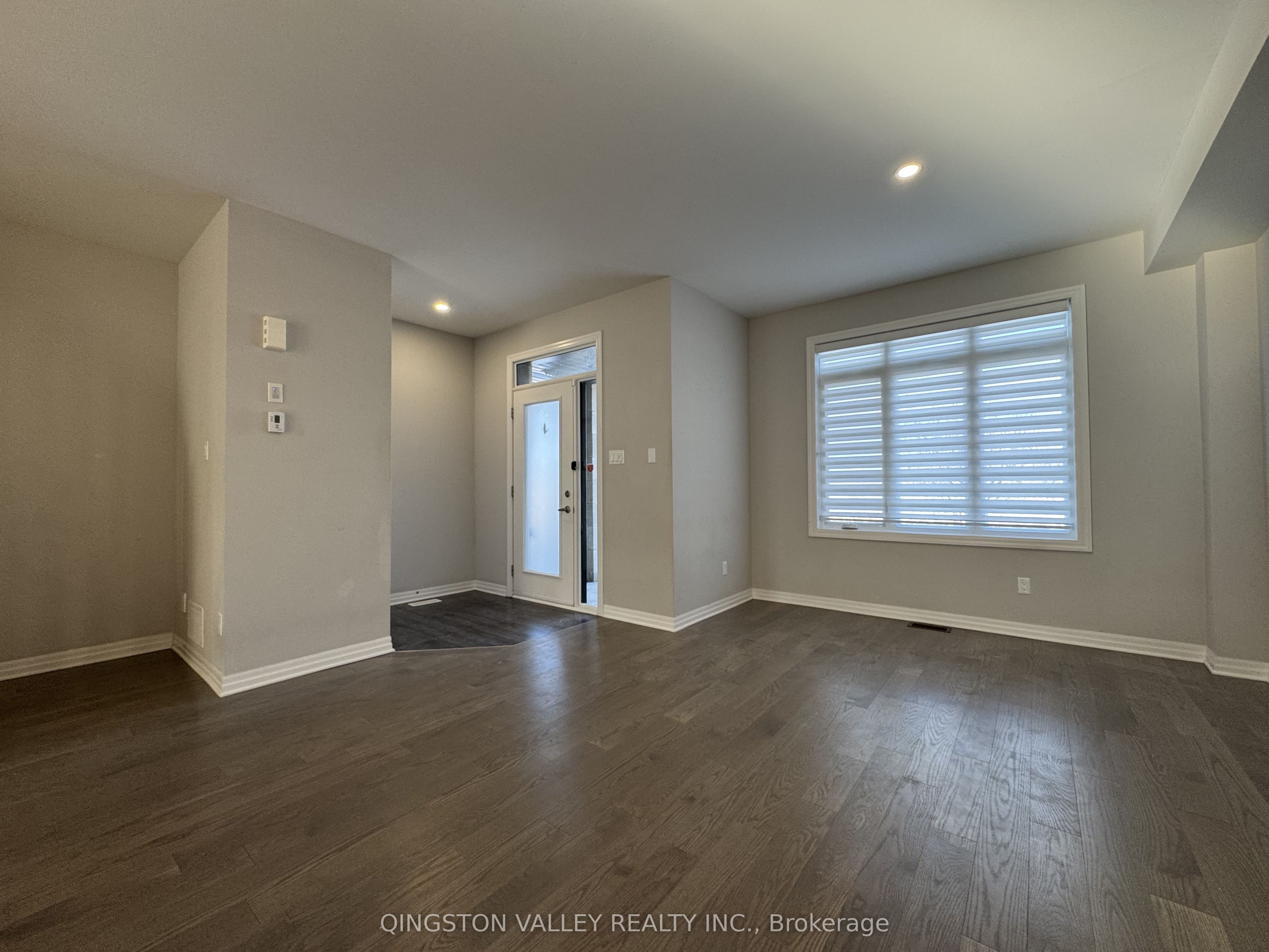 Additional image 3 of 646 Mikinak Road, Ottawa, ON, K1K 2G8