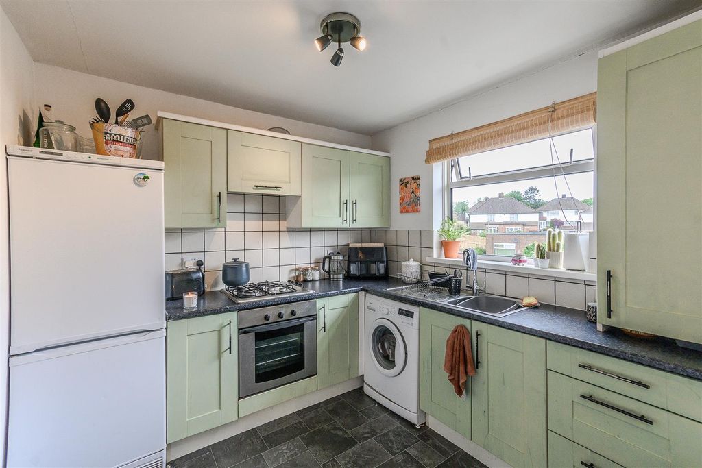 Additional image 4 of 2 bed flat for salePontypridd Road, Barry CF62