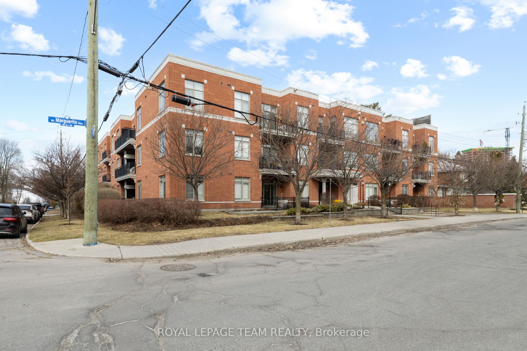 212-950 Marguerite Avenue, Ottawa, ON, K1K 3T8