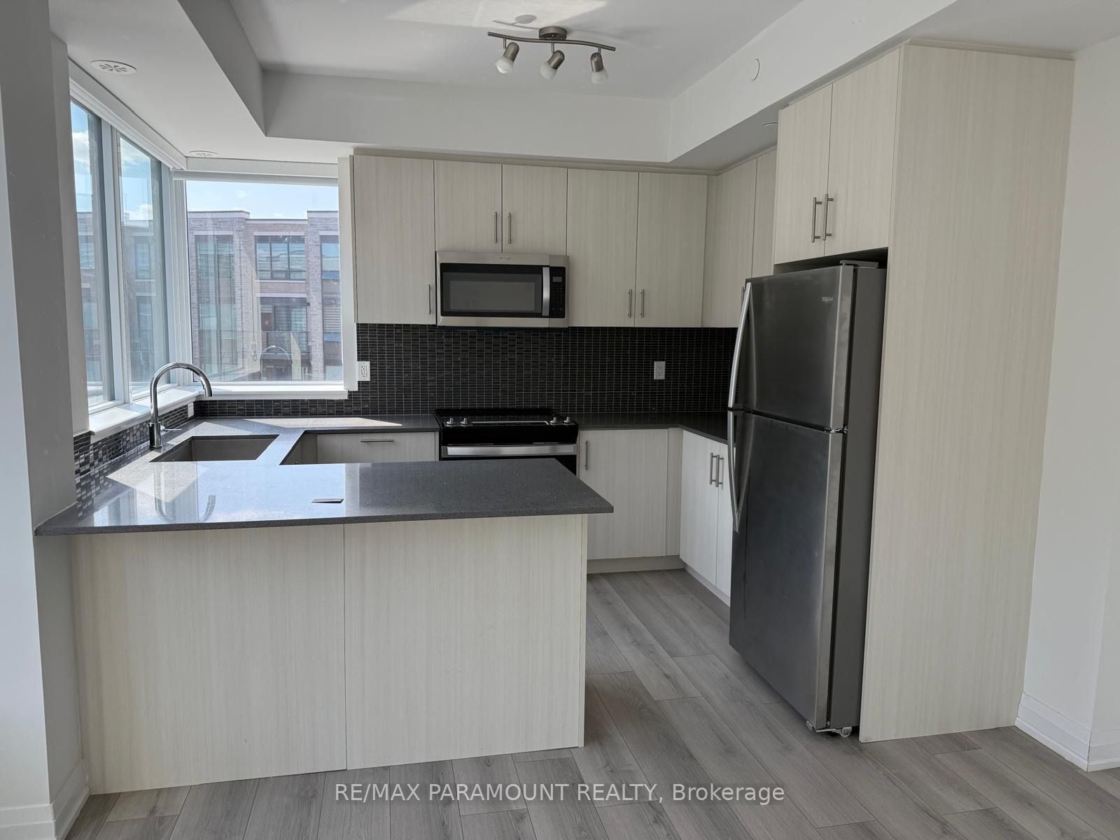 330-85 Attmar Drive, Brampton, ON, L6P 0Y6 photo 3