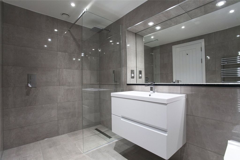 Additional image 5 of 2 bed flat for saleReynolds Court, Baring Road, Beaconsfield HP9