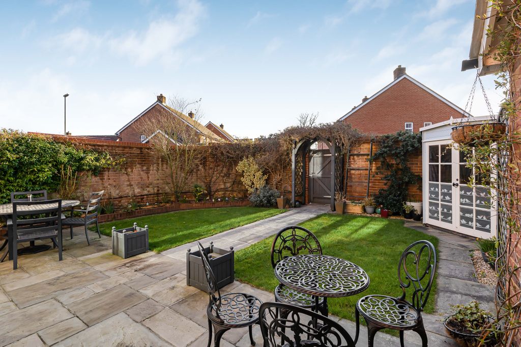 Additional image 2 of 4 bed detached house for saleWhittington Road, Petersfield, Hampshire GU31