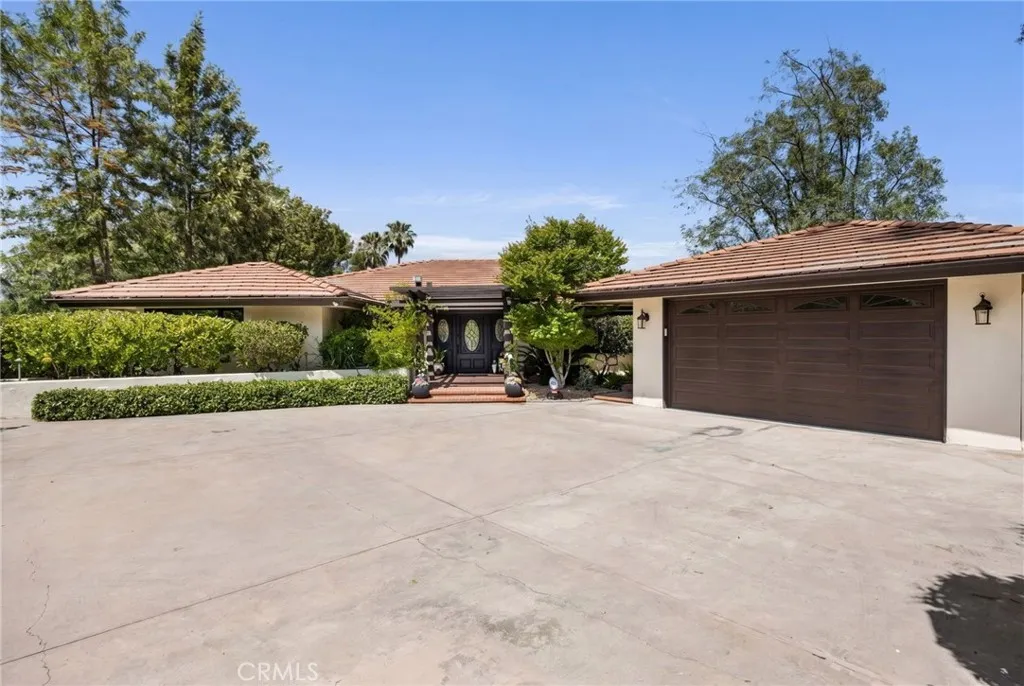 3854 Hampstead Rd, La Canada Flintridge, CA 91011