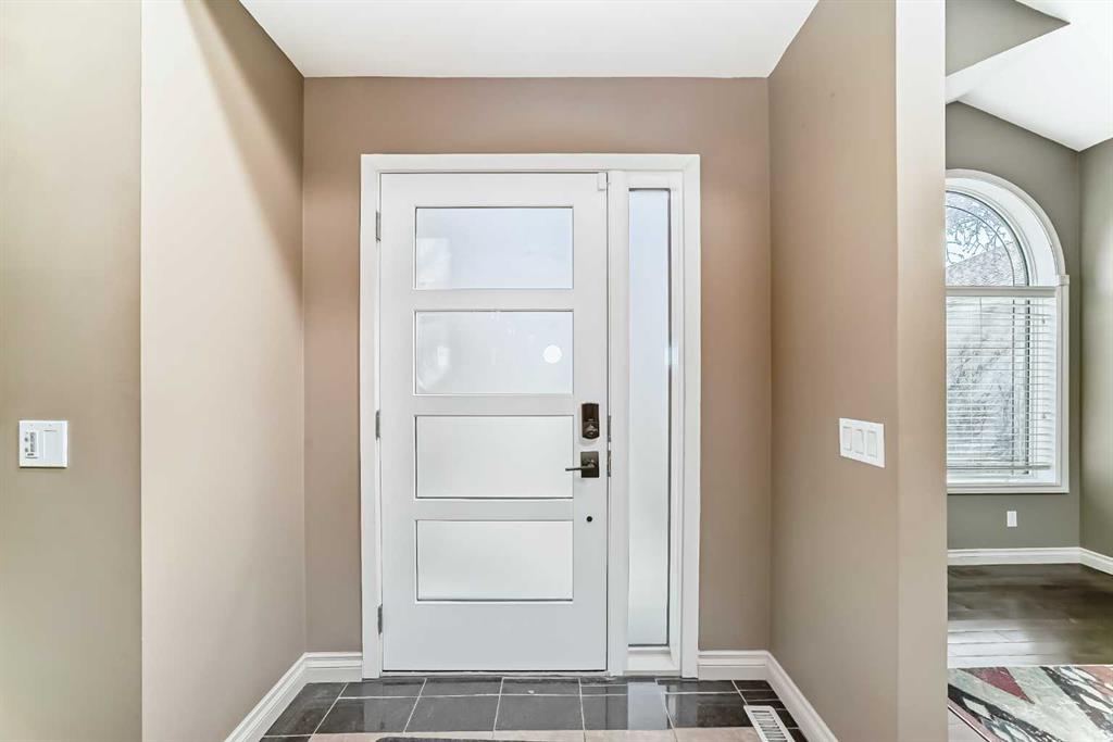 Additional image 3 of 291 East Chestermere Drive, Chestermere, AB, T1X 1A2