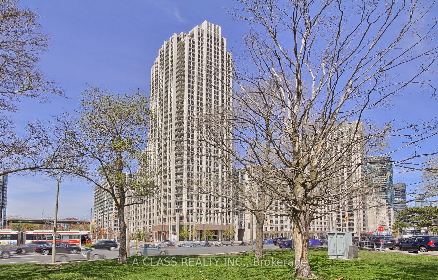 902-628 Fleet Street, Toronto, ON, M5V 1A8