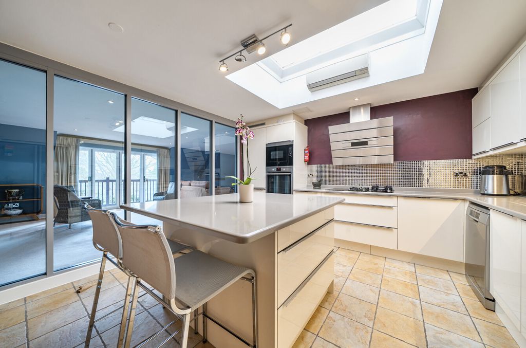 Additional image 3 of 5 bed flat for saleSovereign House, Royal Parade, Chislehurst, Kent BR7