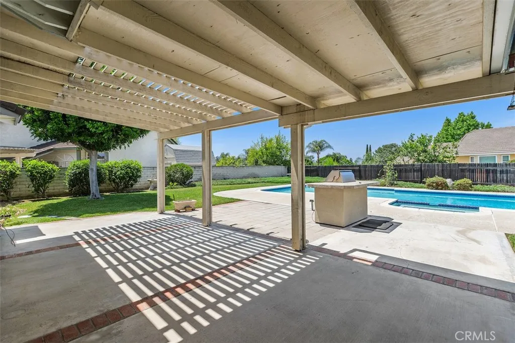 6437 Jaguar Dr, Riverside, CA 92506 photo 5