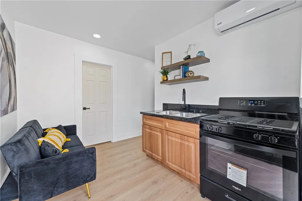 Additional image 16 of 11863 S Avalon Boulevard, Los Angeles, CA 90061