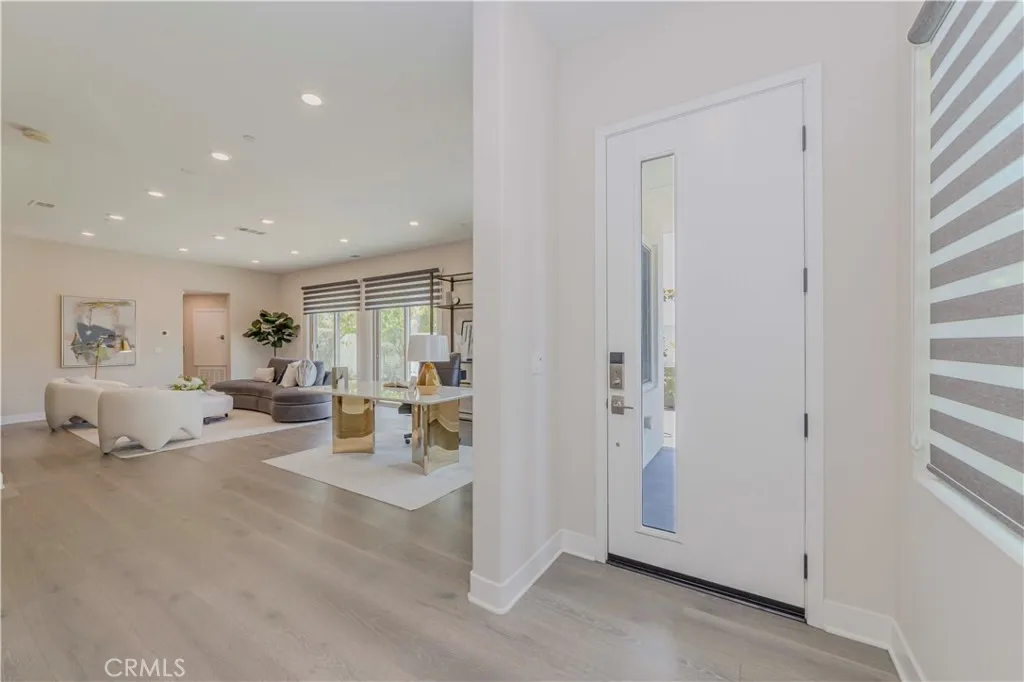 195 Stellar, Irvine, CA 92618 photo 2
